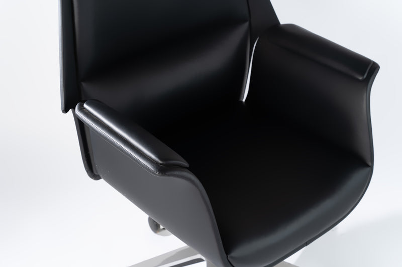 Karl Boss Chair