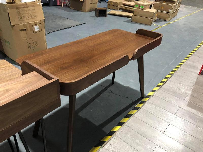 Hugo Desk